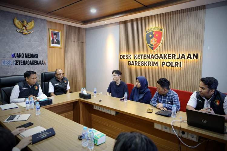 Wakapolri Dedi Prasetyo menjelaskan kinerja Desk Ketenagakerjaan Polri usai May Day 2026