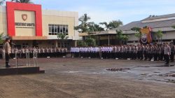 Kapolda Bengkulu memimpin apel pagi di Lapangan Anton Soedjarwo bersama personel Polda Bengkulu
