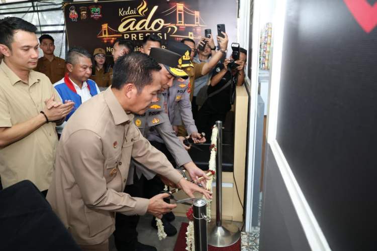 Kapolda Sumsel meresmikan Kedai ADO Presisi bersama komunitas ojol di Palembang