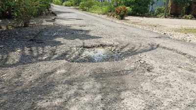 Kondisi jalan berlubang parah di Desa Kota Bumi Baru Bengkulu Selatan