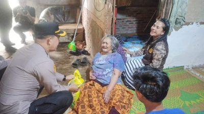 Kapolres Kepahiang berdialog dengan warga dalam kegiatan NGOPI TAWAR di desa