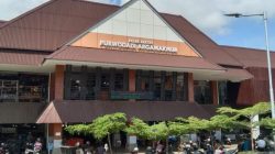 Ornamen Aksara Rejang menghiasi bangunan Pasar Tradisional Modern Purwodadi Argamakmur di Bengkulu Utara.